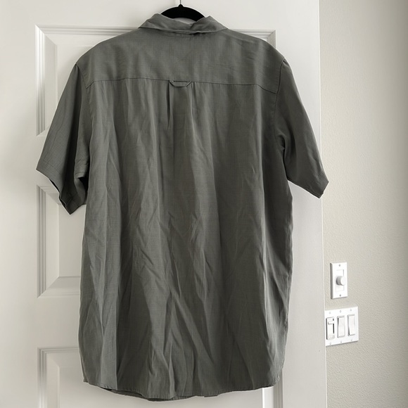 Columbia Short Sleeve Button Up XL - Picture 6 of 12